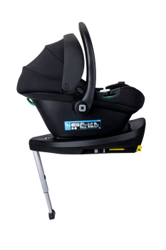 MOON Babyschale LOLA von der Seite auf der 360° IQ-Isofix Base, Sonnenverdeck ausgeklappt